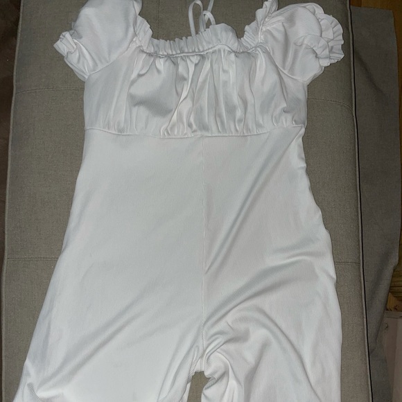 White romper - Picture 3 of 4